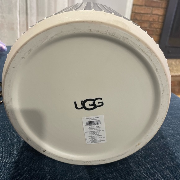 COPY - Brand new Ugg waste basket - Picture 2 of 10